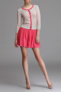 Pullover cu buline si nasturi pe fata - Gri 