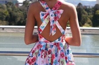 Rochii de vara cu imprimeuri florale la moda in 2025!