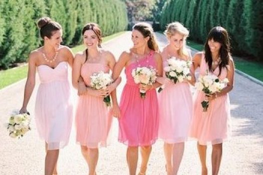 Cele mai frumoase rochii pentru domnisoarele de onoare modele 2025!