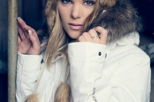 Pregateste-te de iarna anului 2025 cu o geaca de dama groasa!