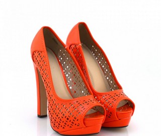 PANTOFI FEMEI ORANGE CU TOC INALT SI PERFORATII