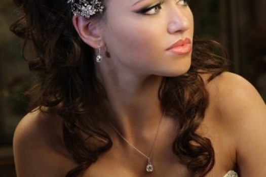 Tiare si diademe cu cristale Swarovski pentru o mireasa in tendinte