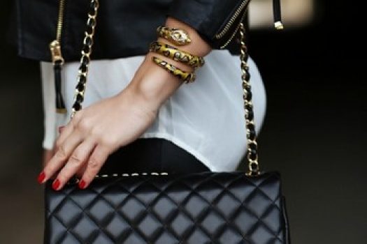 Posete pentru fetele cochete! Genti colorate din piele naturala ieftine, la moda in 2025!