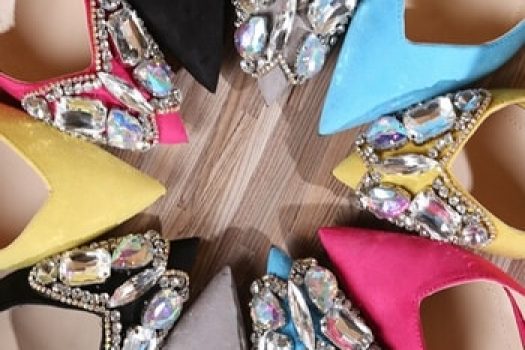 Pantofi stiletto colorati ߩ modele potrivite pentru rochiile de nunta 2025