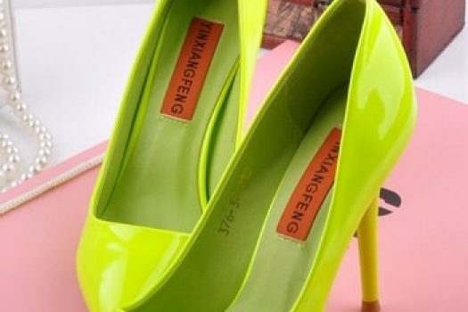 Pantofi stiletto eleganti in nuante neon ߩ verde, galben, roz ߩ culorile verii 2025