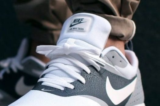 Adidasi Nike Air Max originali la reducere de Black Friday 2025