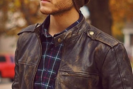 Caciuli moderne pentru barbati care tin cald in sezonul rece