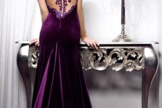 Rochii de seara din catifea pentru Revelion 2025, deosebit de elegante si stilate