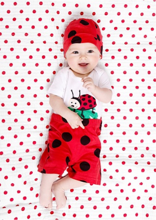 Body + pantalonaş + căciuliţă bebe