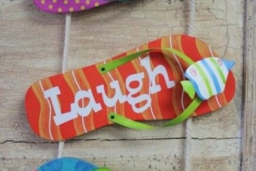 Slapi si papuci de plaja pentru femei pe care ii poti lua cu tine in vacanta de vara 2025