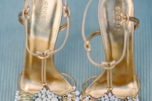 Sandale aurii cu tocuri inalte pentru tinute de seara deosebite