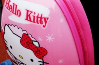 Ghiozdane scoalare pentru fete cu Violetta, Elsa din Frozen si Hello Kitty