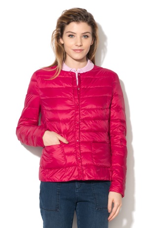 Jacheta usoara fucsia cu husa de depozitare