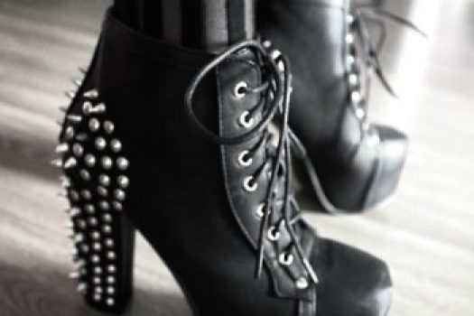 Ghete si bocanci de dama ieftini cu influente rock, la moda toamna aceasta