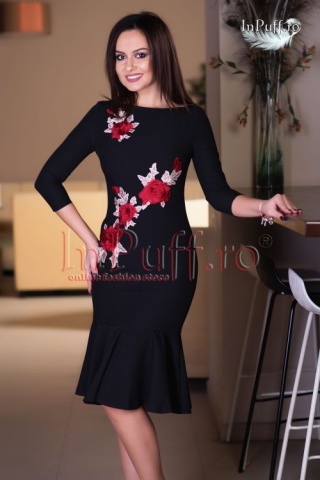 Rochie midi neagra cu aplicatii florale brodate