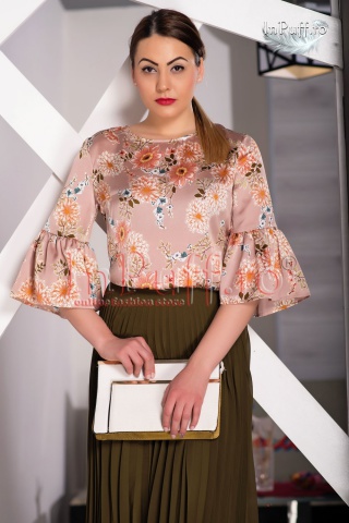 Bluza eleganta roz pudrat cu imprimeu floral