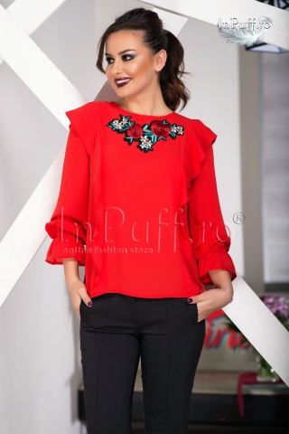 Bluza rosie din voal cu broderie aplicata