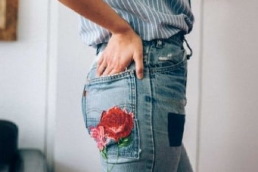 Blugii de dama cu broderie florala reprezinta cea mai noua tendinta a primaverii ߩ vezi de unde ii poti comanda!