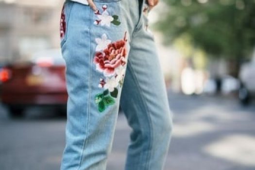 Primava aceasta se poarta broderiile florale ߩ vezi unde gasesti blugi, pantofi, rochii si camasi cu flori!