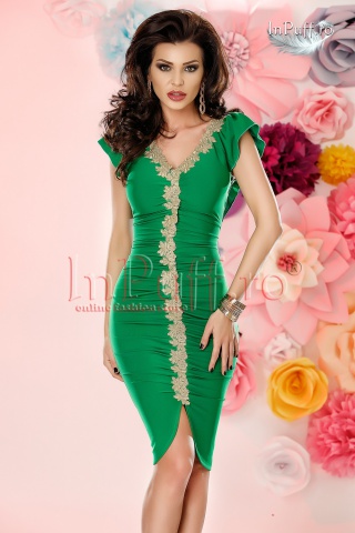 Rochie verde cu broderie aurie si volane