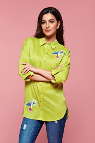 Camasa dama cu croi asimetric PrettyGirl verde-deschis cu insertii de broderie