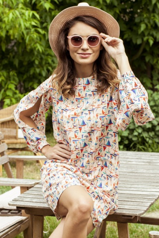 Rochie cu croi larg cu maneci decupate PrettyGirl crem din material vaporos