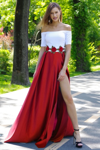 Rochie din material satinat Artista rosie cu insertii de broderie