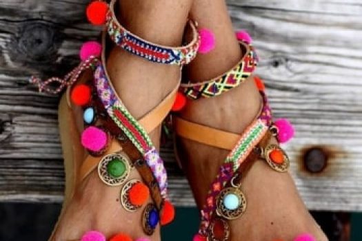 Sandale ieftine cu talpa joasa pentru femei ߩ modele care se poarta in vara anului 2025