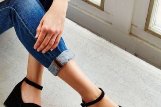 Sandale cu toc mic pe care le poti purta la rochiile elegante ߩ modele pentru vara 2025