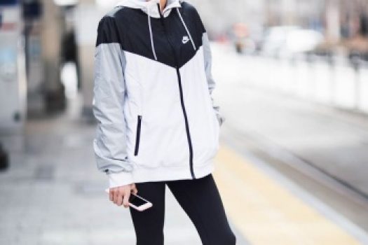 Hanorace de dama originale cu preturi mici online ߩ vezi de unde le poti comanda!