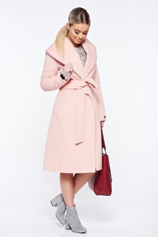 Palton LaDonna rosa elegant in clos brodat accesorizat cu cordon