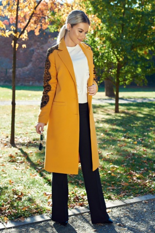 Palton LaDonna mustariu brodat elegant drept captusit pe interior