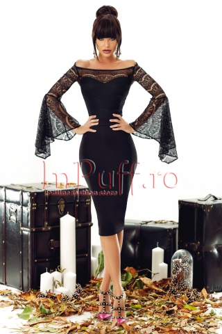 Rochie neagra lasata pe umeri cu maneci tip clopot