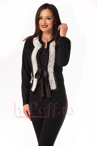 Jacheta eleganta neagra accesorizata cu perle albe