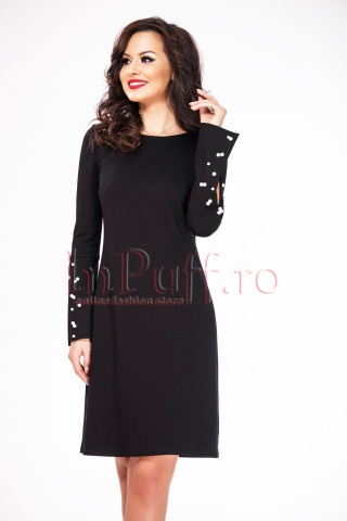 Rochie midi neagra accesorizata cu perle albe la maneci