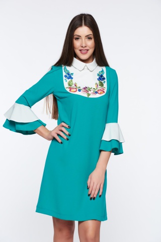 Rochie LaDonna verde eleganta brodata cu croi larg cu maneci clopot