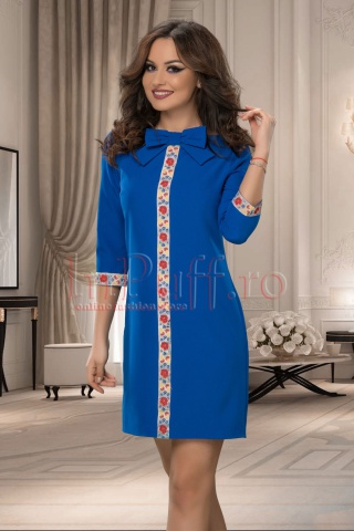 Rochie albastra accesorizata cu banda brodata