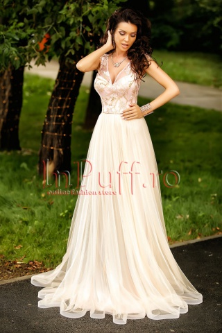 Rochie lunga eleganta din tul crem si dantela rose