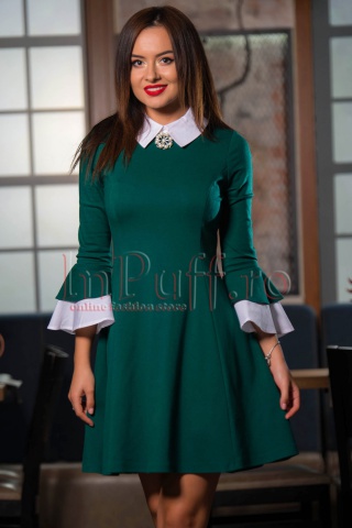 Rochie verde eleganta cu accesoriu la gat
