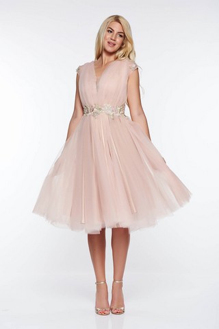 Rochie LaDonna rosa de ocazie in clos din tul captusita pe interior cu insertii de broderie