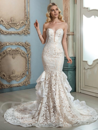 Sweetheart Lace Tiered Court Train Mermaid Wedding Dress