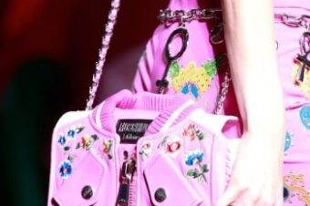 Genti dama Love Moschino la reducere ߩ modele originale disponibile online