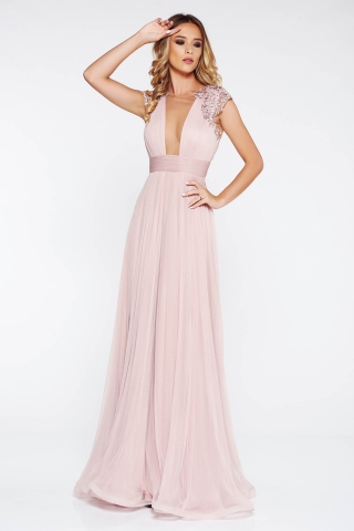 Rochie Ana Radu rosa de ocazie in clos cu aplicatii cu margele cu insertii de broderie cu bust buretat