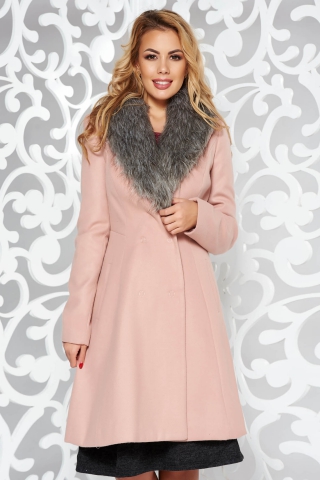 Palton rosa elegant cu maneca lunga din stofa cu un croi cambrat cu guler din blana