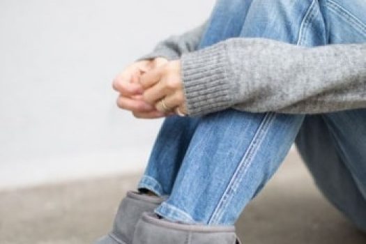 Cizme de dama tip UGG pentru toamna-iarna 2025 disponibile online cu preturi accesibile