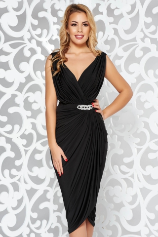 Rochie neagra de ocazie petrecuta cu un croi mulat material subtire accesorizata cu pietre stras
