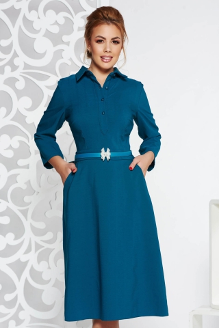 Rochie turcoaz eleganta midi din stofa usor elastica croi in clos cu accesoriu tip curea