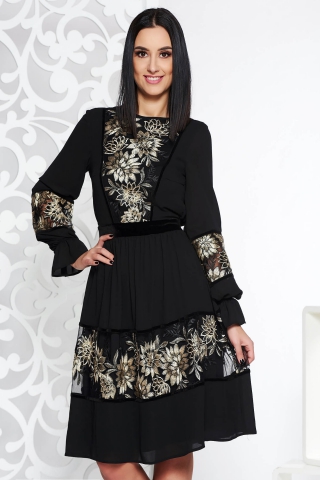 Rochie LaDonna neagra eleganta in clos din voal captusita pe interior cu aplicatii de dantela