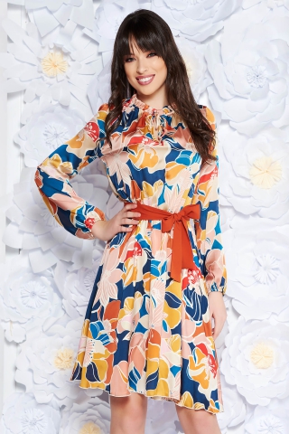 Rochie PrettyGirl maro de zi in clos din material satinat cu elastic in talie accesorizata cu cordon