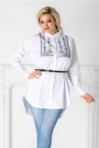 Camasa alba cu broderie bleumarin la bust si curea in talie